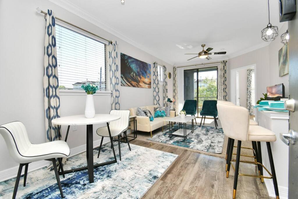 Chic Retreat-Walk To Nrg-Pool Apartment Houston Exterior photo