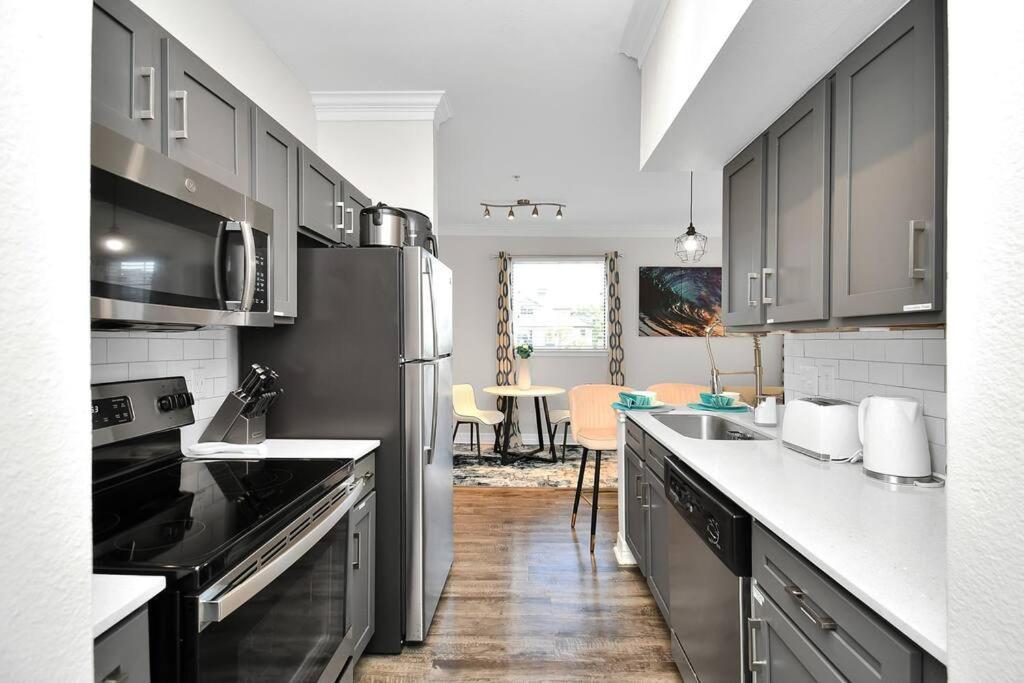 Chic Retreat-Walk To Nrg-Pool Apartment Houston Exterior photo