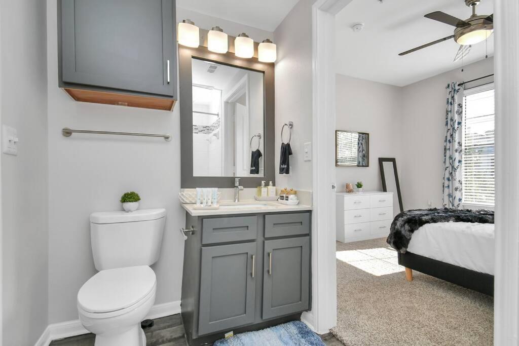 Chic Retreat-Walk To Nrg-Pool Apartment Houston Exterior photo
